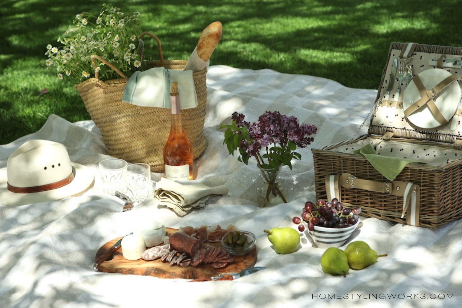 HOW TO STYLE A PICNIC LIKE THE FRENCH